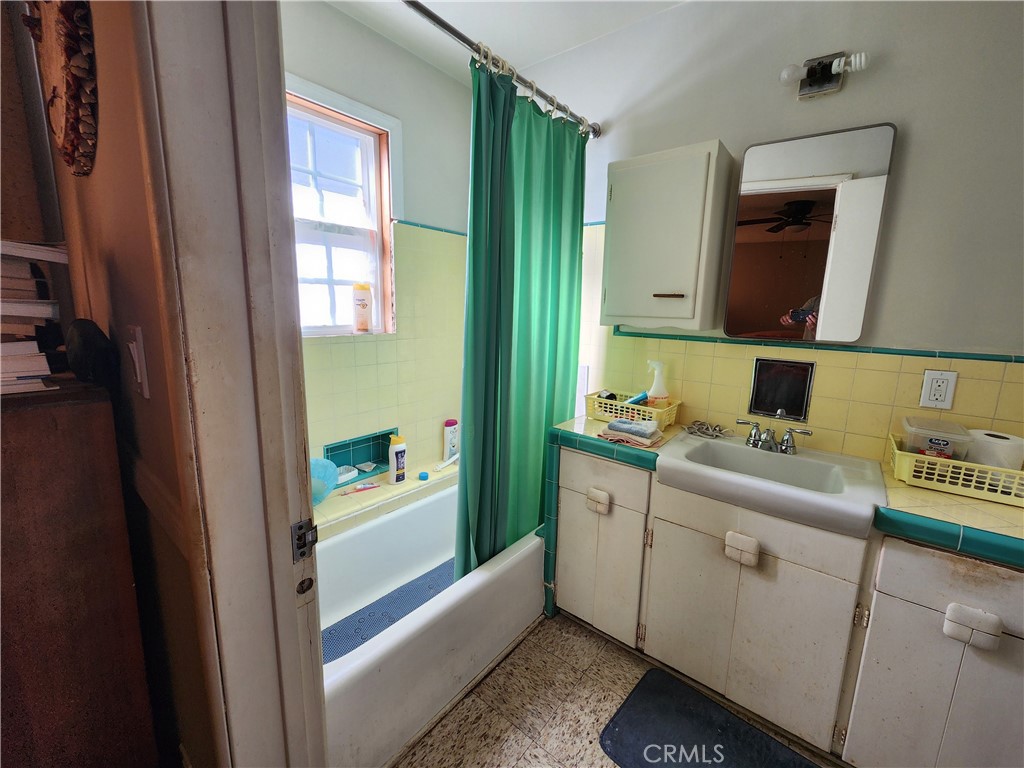 11922 Olive Property Photo 4