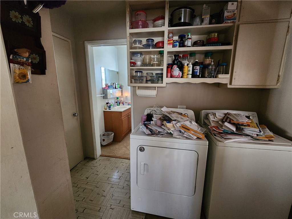 11922 Olive Property Photo 8