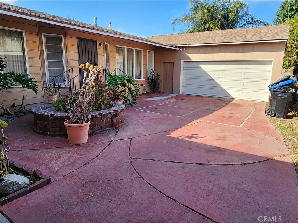 11922 Olive Property Photo 9
