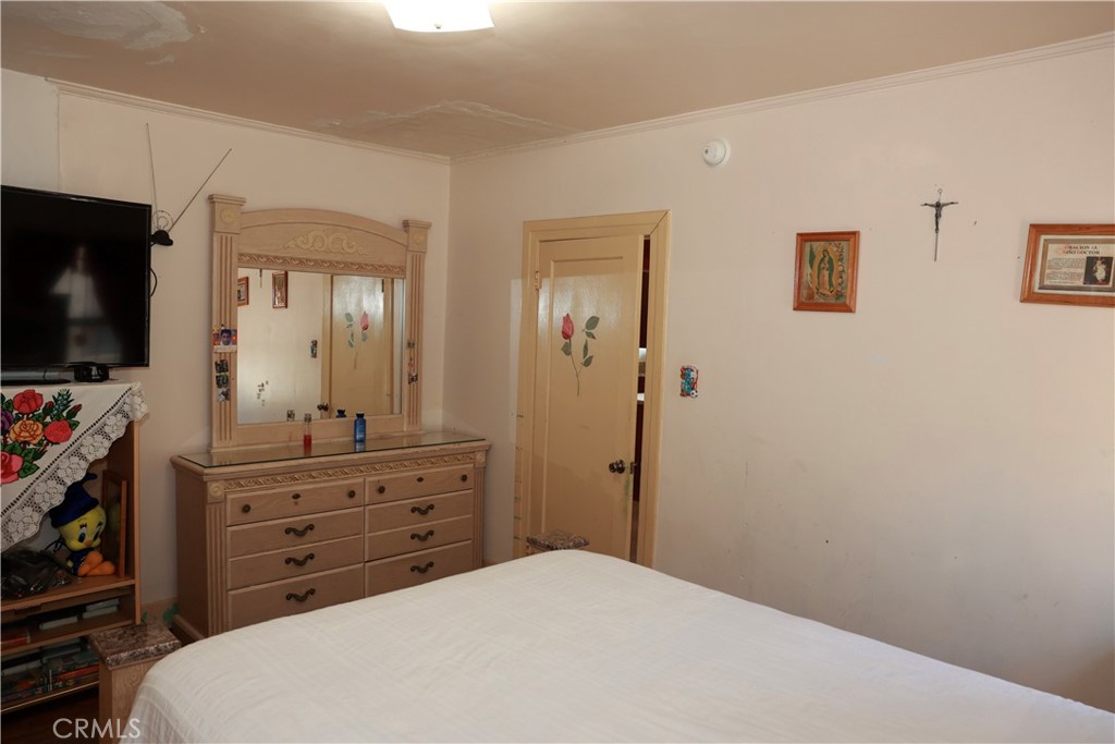 4131 S Hobart Boulevard Property Photo 4