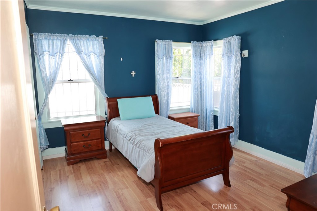 4131 S Hobart Boulevard Property Photo 5