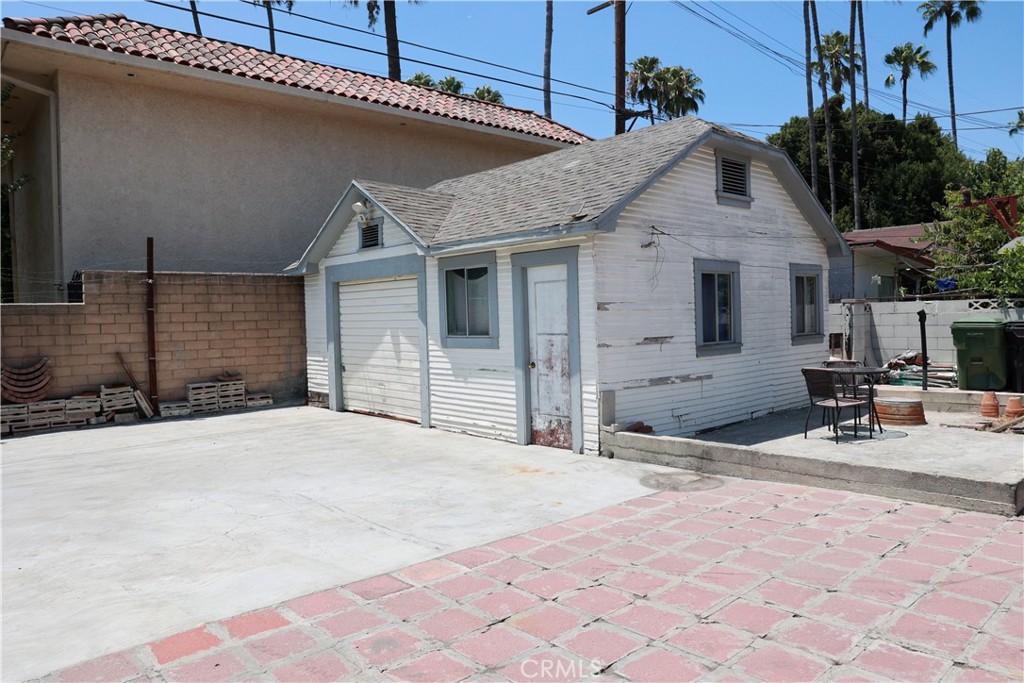 4131 S Hobart Boulevard Property Photo 9