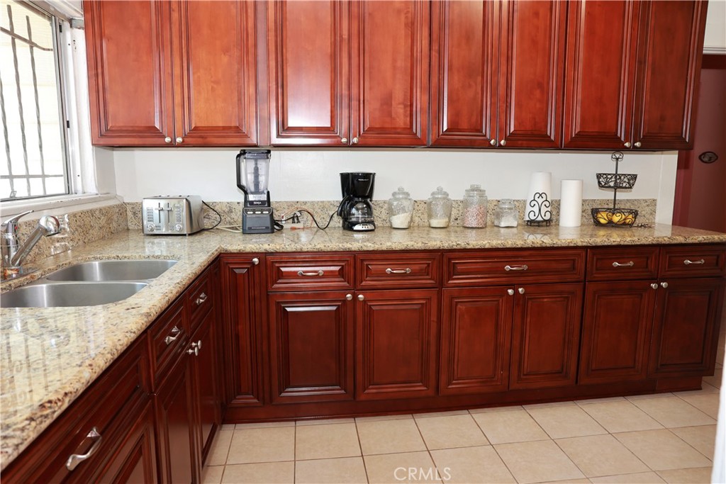 4131 S Hobart Boulevard Property Photo 12