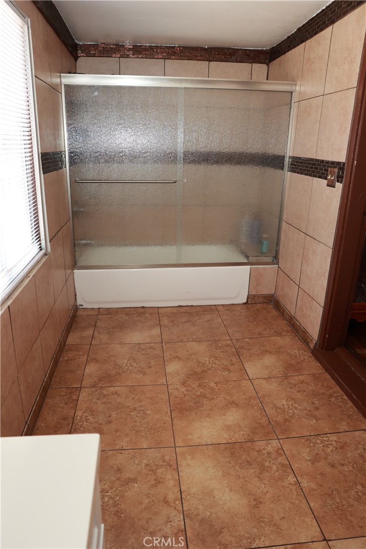 4131 S Hobart Boulevard Property Photo 13