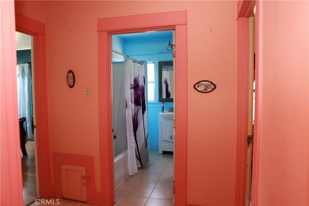 4131 S Hobart Boulevard Property Photo 15