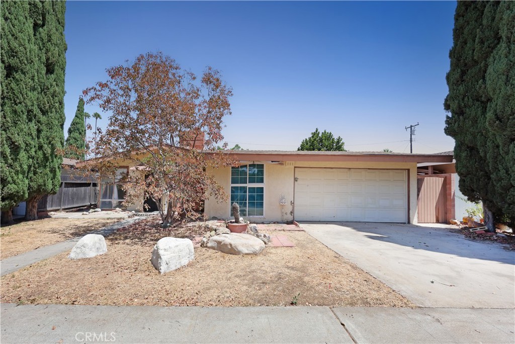 1245 W Cherry Property Photo 1