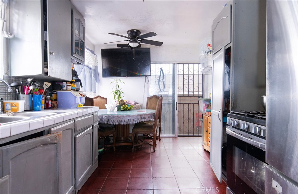 6938 Purdy Avenue Property Photo 9