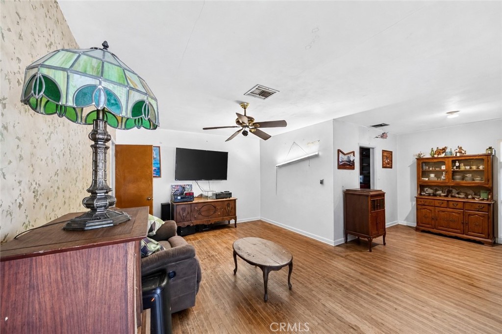 2045 Crestview Avenue Property Photo 3