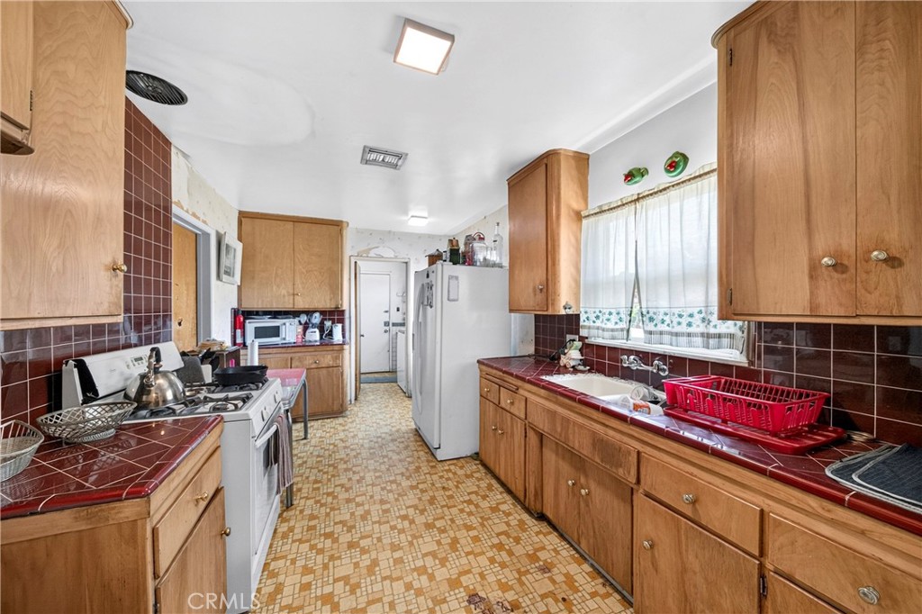 2045 Crestview Avenue Property Photo 5