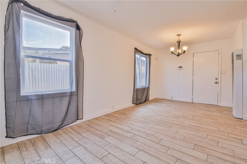 1712 E 57th Property Photo 9