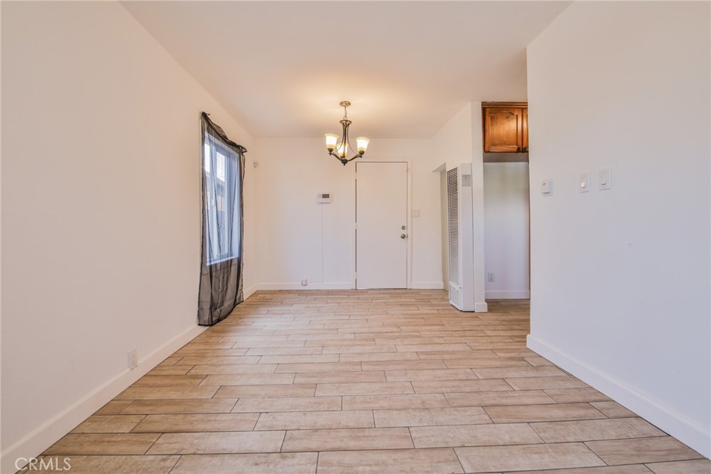 1712 E 57th Property Photo 10