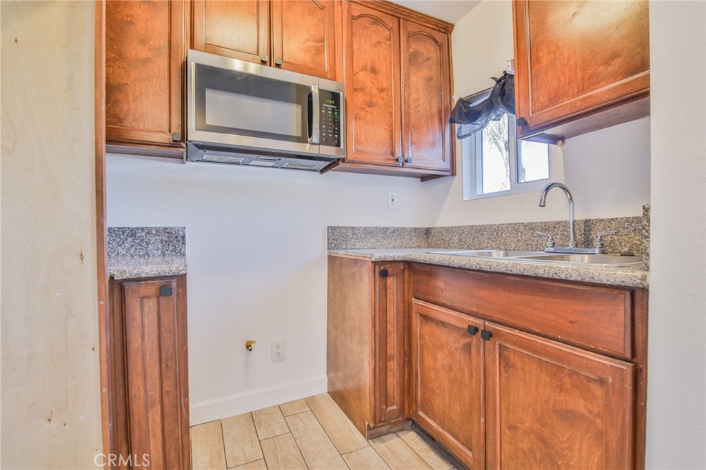 1712 E 57th Property Photo 12
