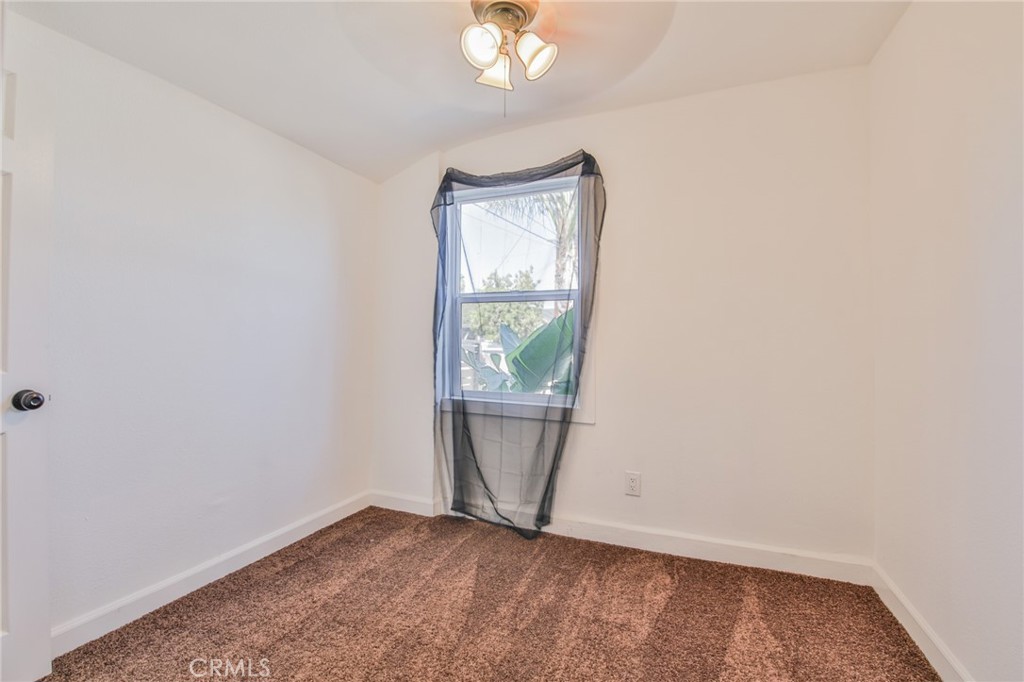 1712 E 57th Property Photo 15
