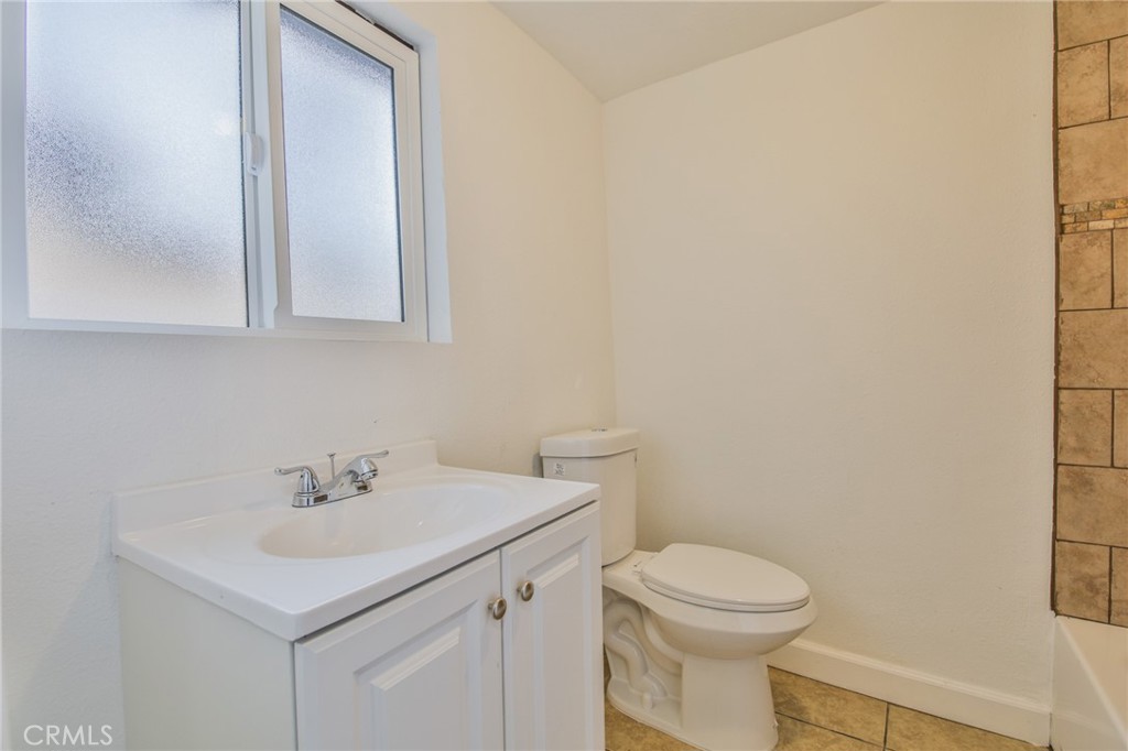 1712 E 57th Property Photo 17