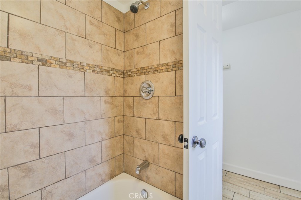 1712 E 57th Property Photo 18