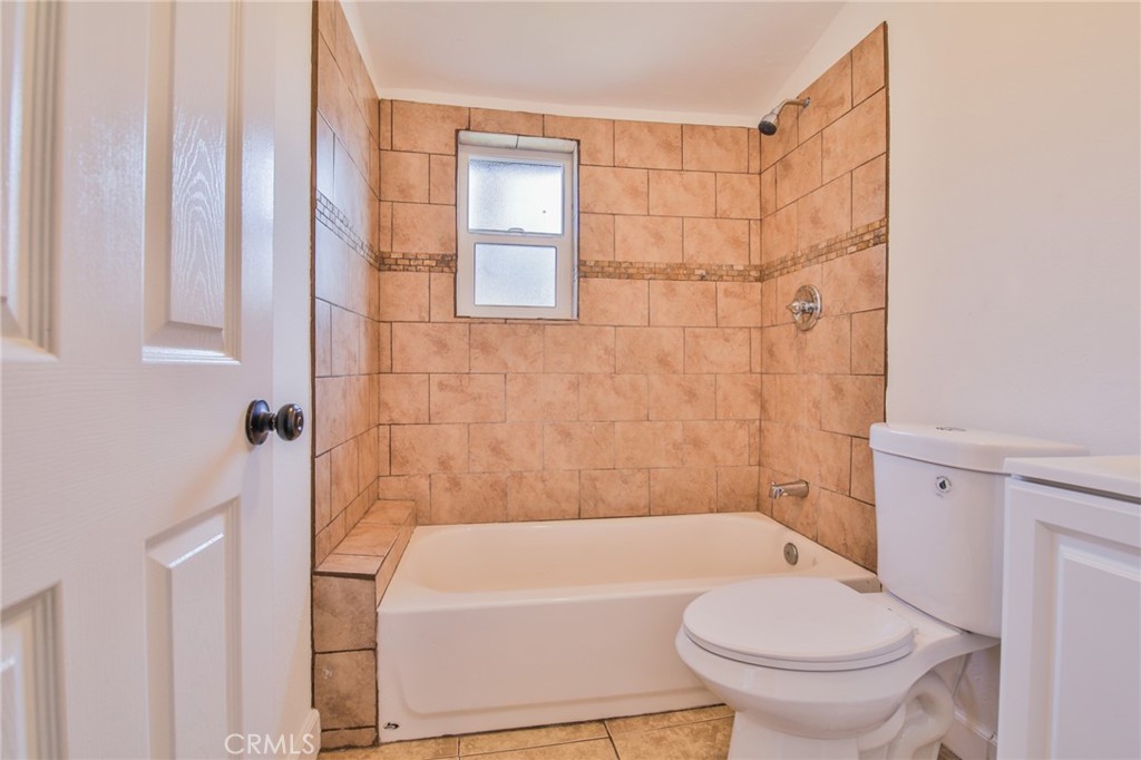 1712 E 57th Property Photo 21
