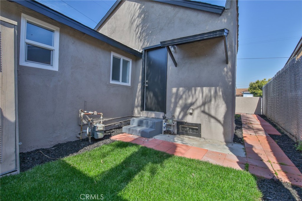 1712 E 57th Property Photo 24