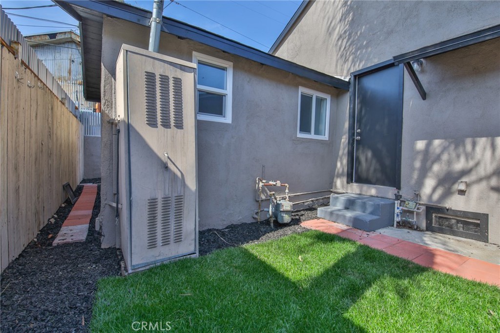 1712 E 57th Property Photo 27