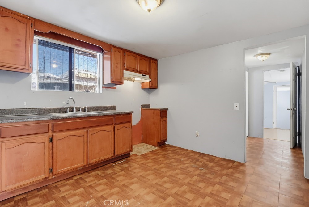 1007 E 42nd Property Photo 15