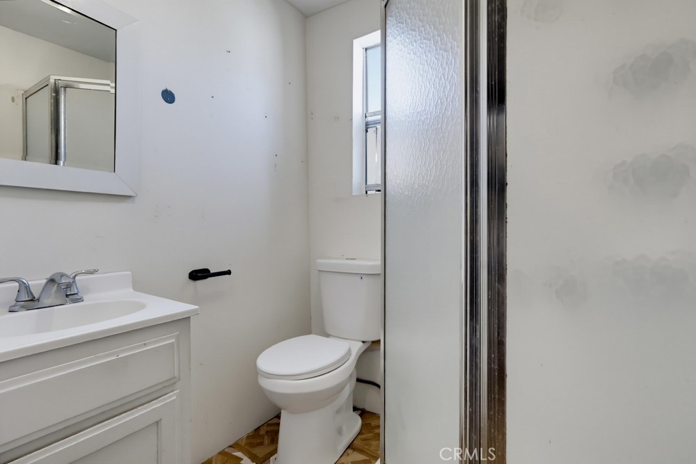 1007 E 42nd Property Photo 17