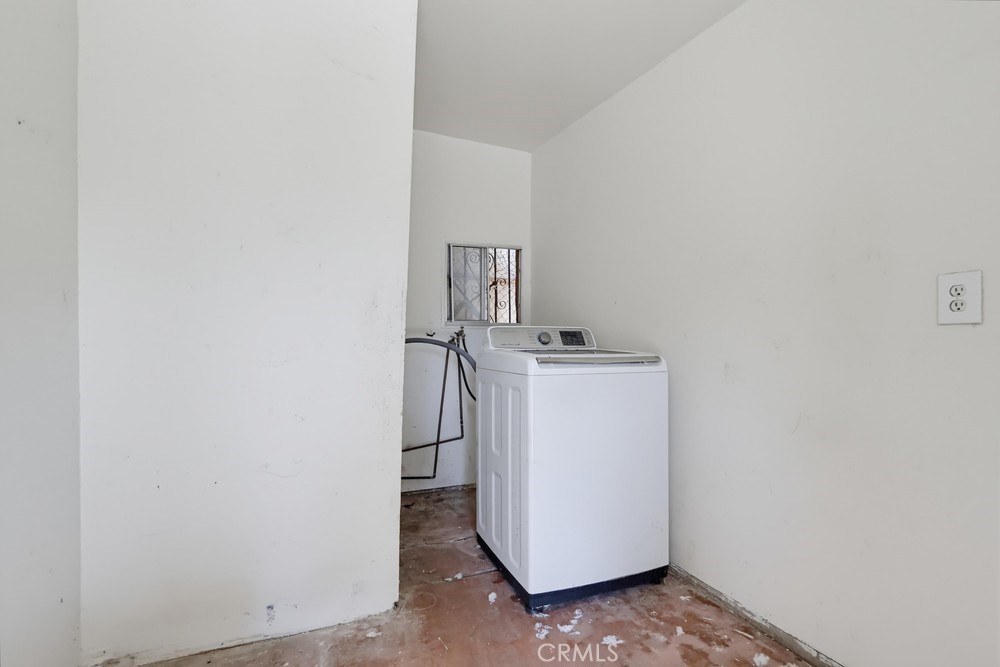 1007 E 42nd Property Photo 21