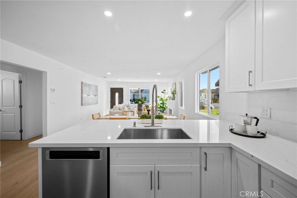 1845 W 66th Property Photo 10