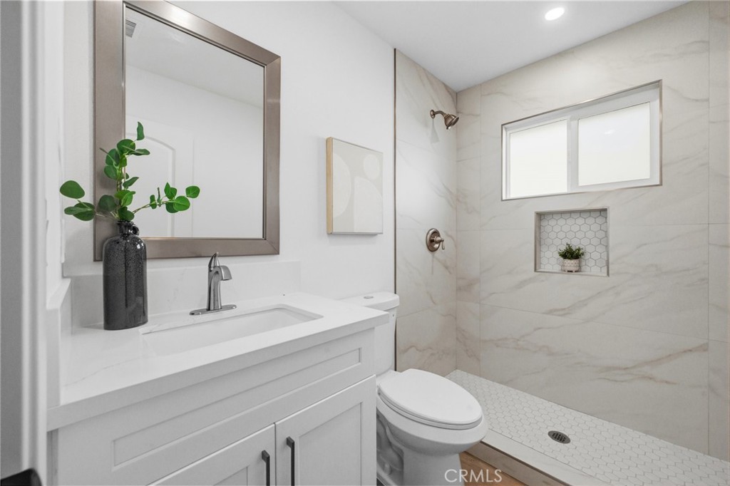 1845 W 66th Property Photo 17