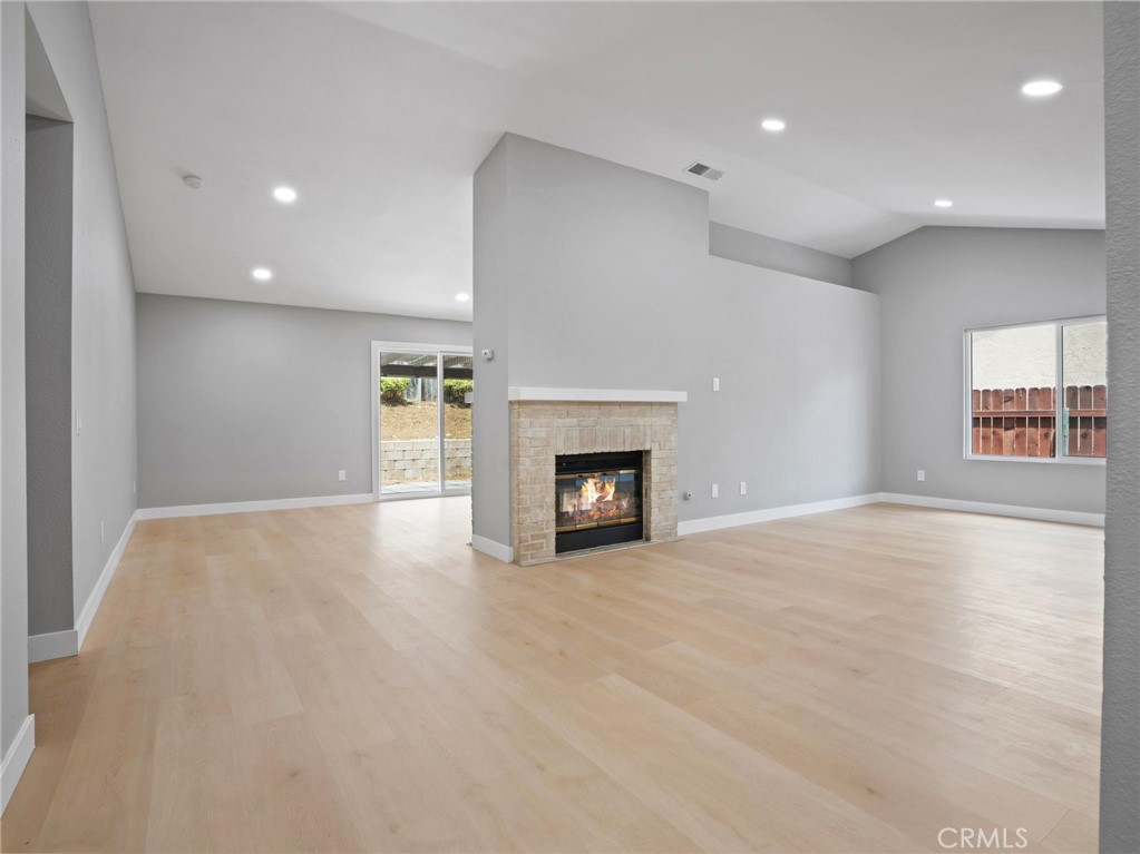 2402 W Sunrise Drive Property Photo 3
