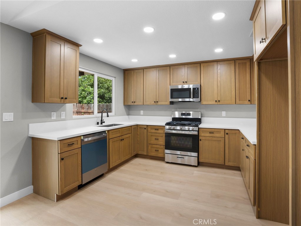 2402 W Sunrise Drive Property Photo 6
