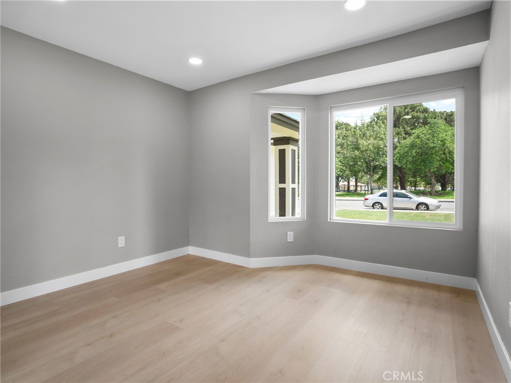 2402 W Sunrise Drive Property Photo 8