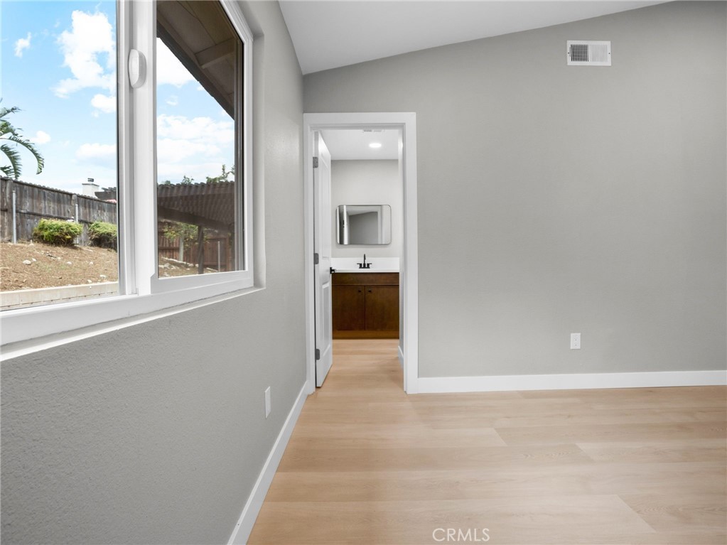 2402 W Sunrise Drive Property Photo 13