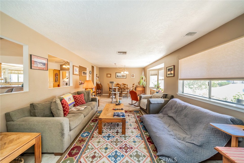 8838 Lilac Road Property Photo 7