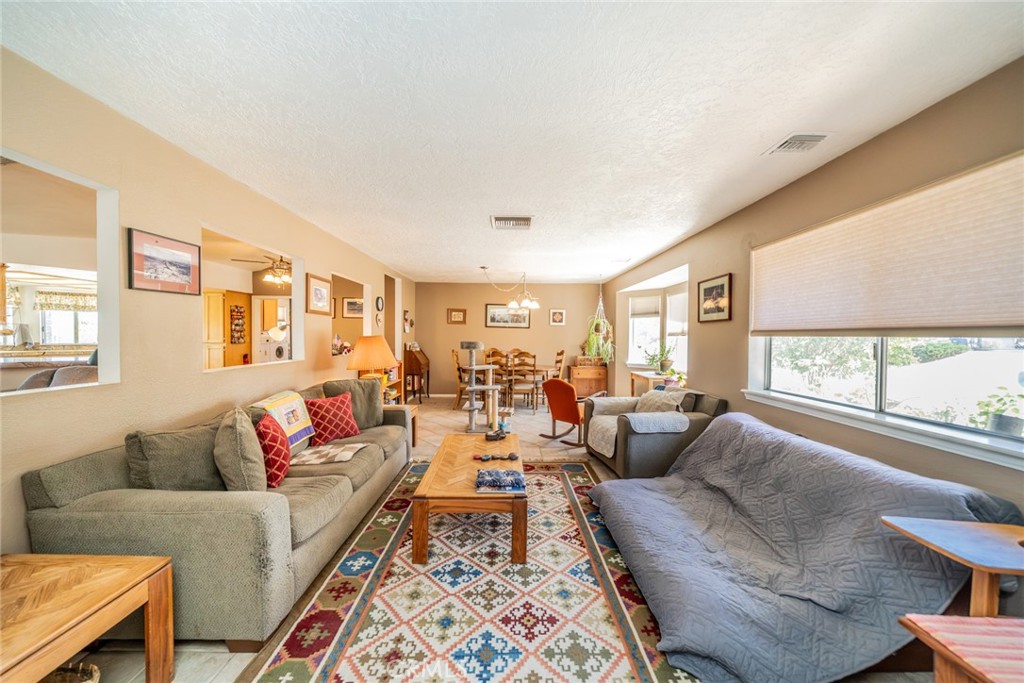 8838 Lilac Road Property Photo 7