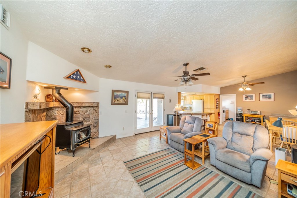 8838 Lilac Road Property Photo 10