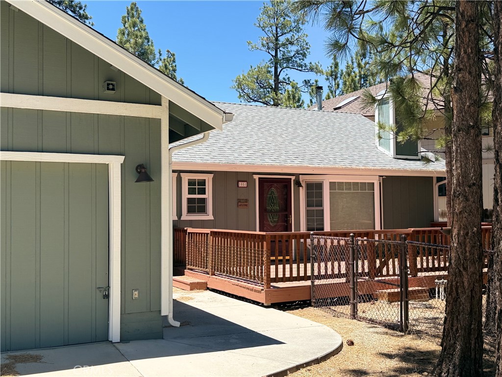 1051 Ash Property Photo 1