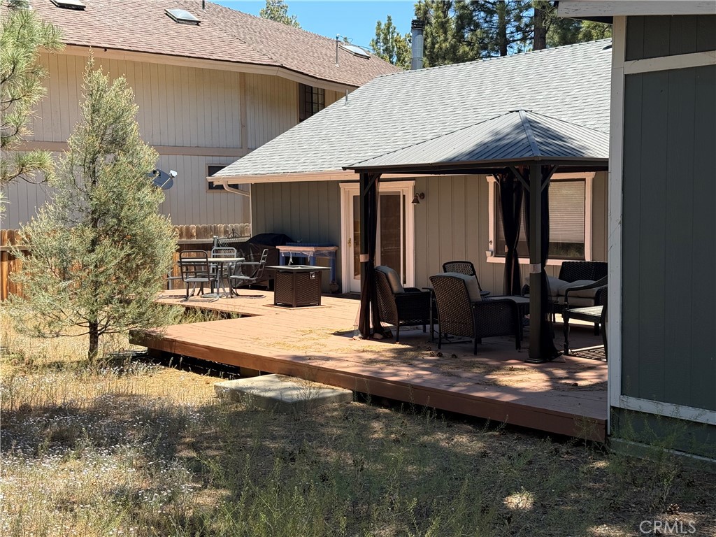 1051 Ash Property Photo 3