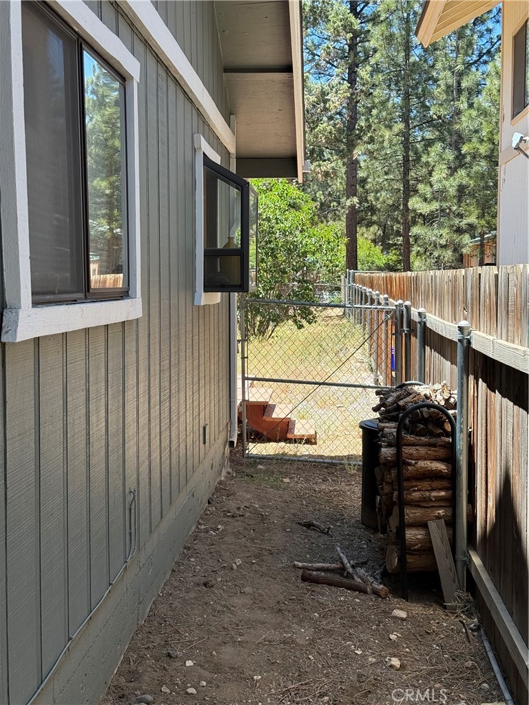 1051 Ash Property Photo 4