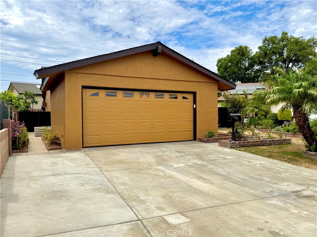 17809 Thornlake Property Photo 2