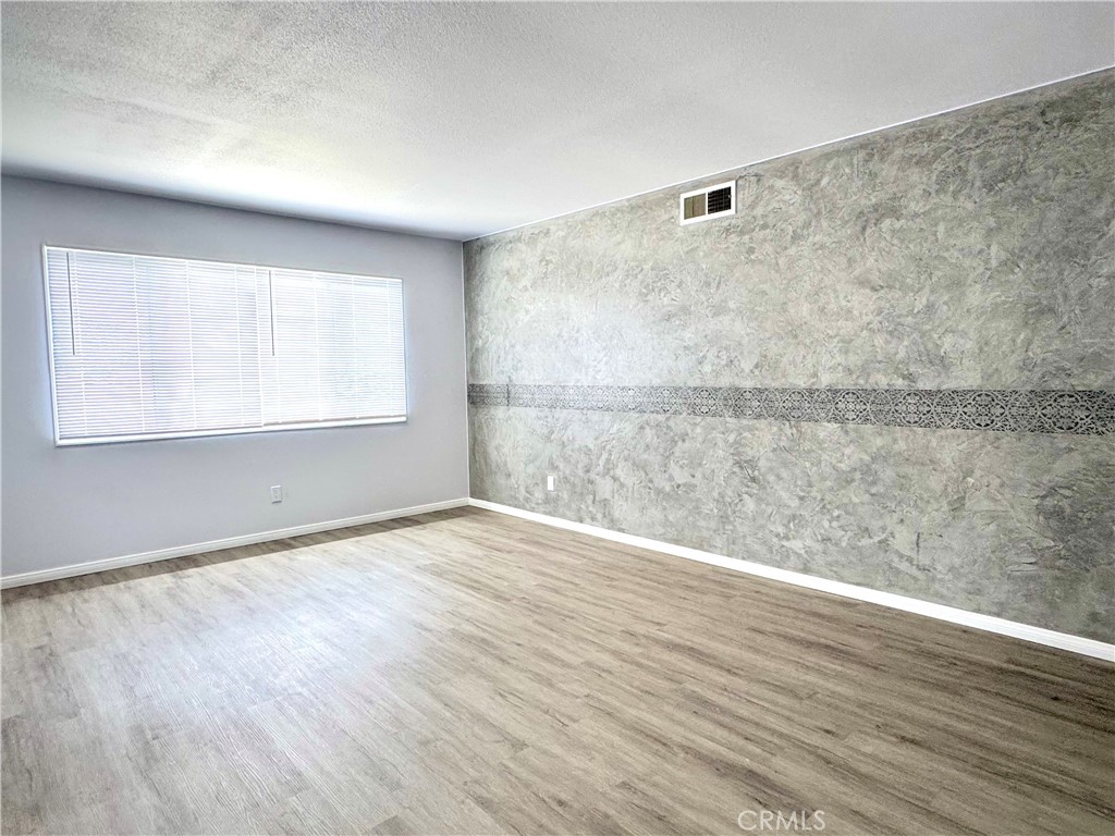 17809 Thornlake Property Photo 3