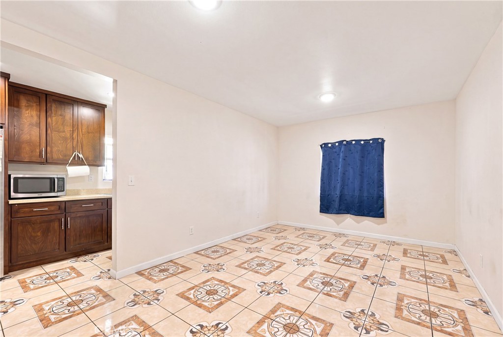 5017 S San Pedro Property Photo 5