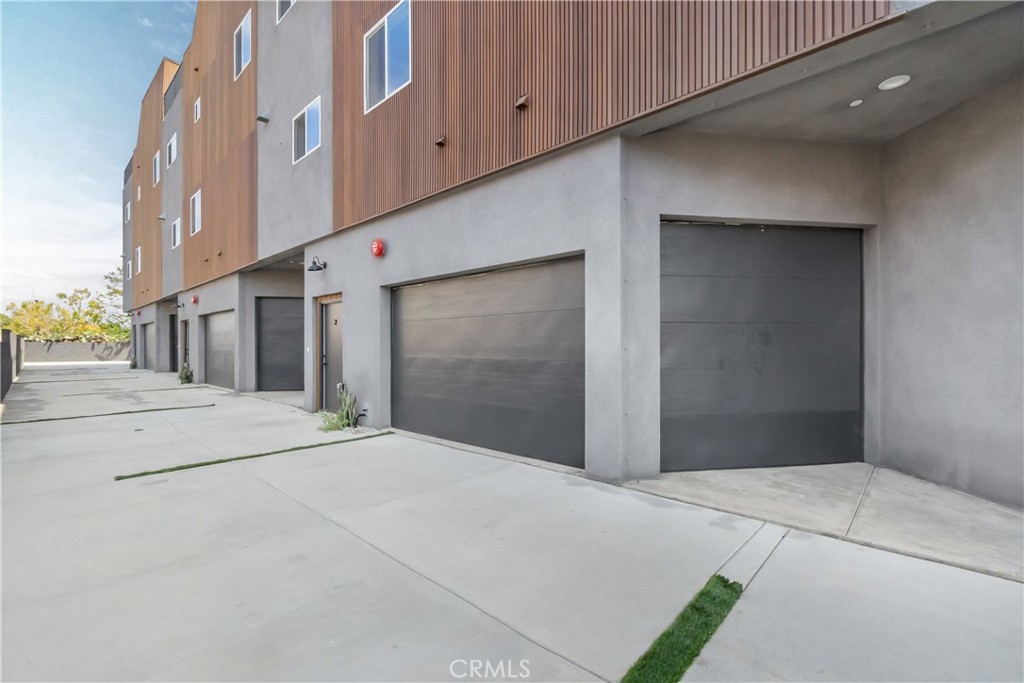 1625 W 227th Property Photo 11
