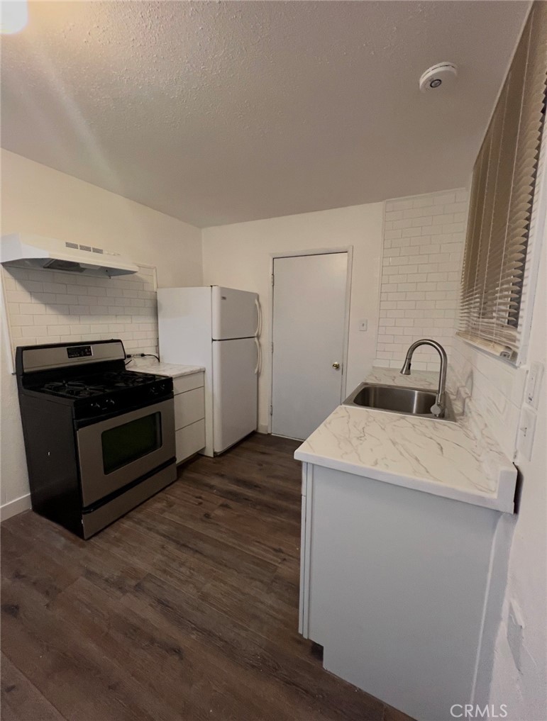1028 E Avenue P5 Property Photo 3