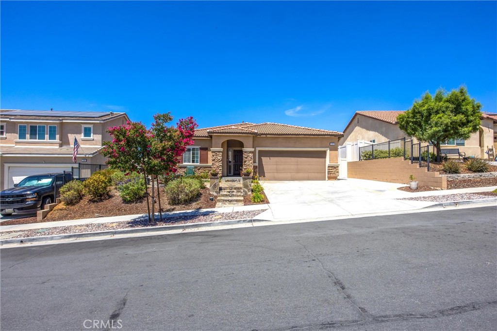 240 Country Club Property Photo 4