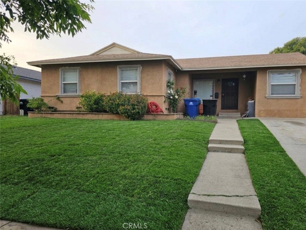 832 Flora Property Photo 2