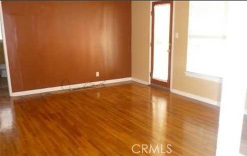 832 Flora Property Photo 4