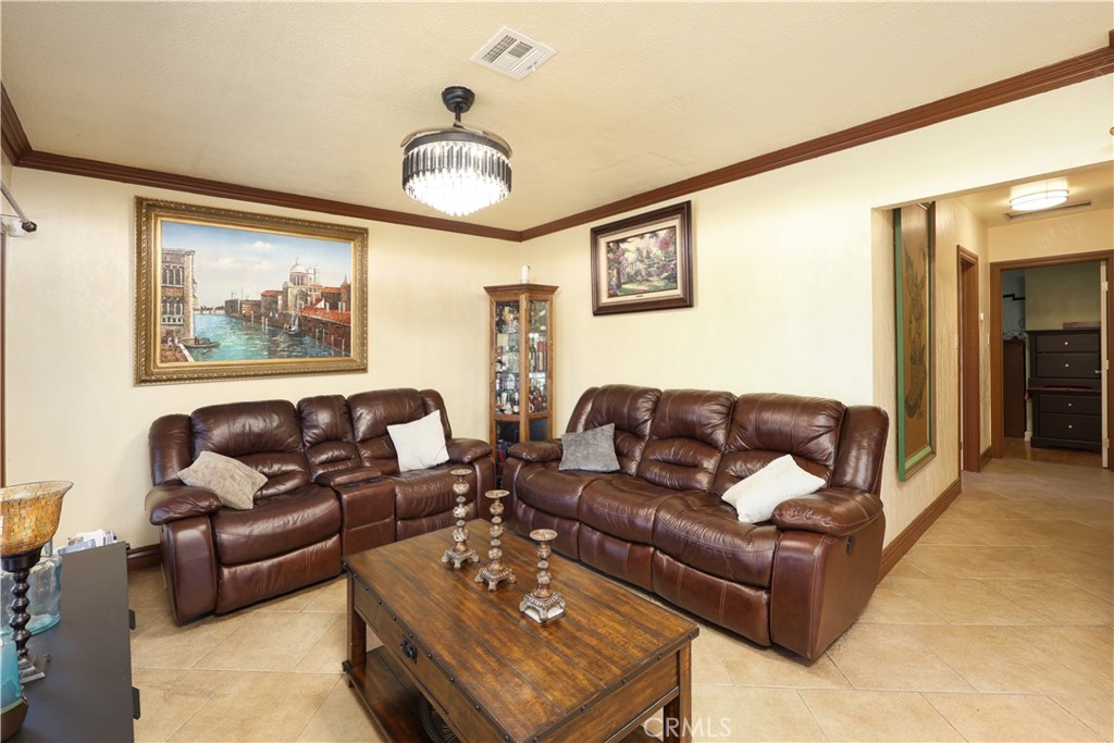 1307 S Cliveden Property Photo 5