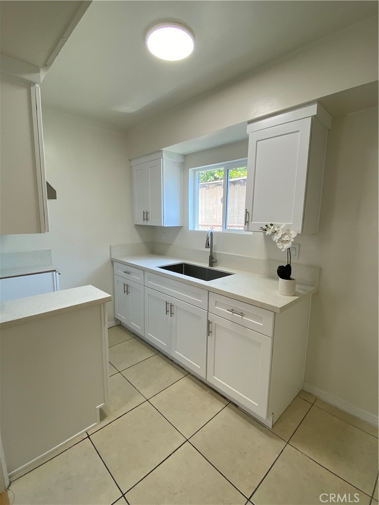 1366 W 37th Property Photo 4