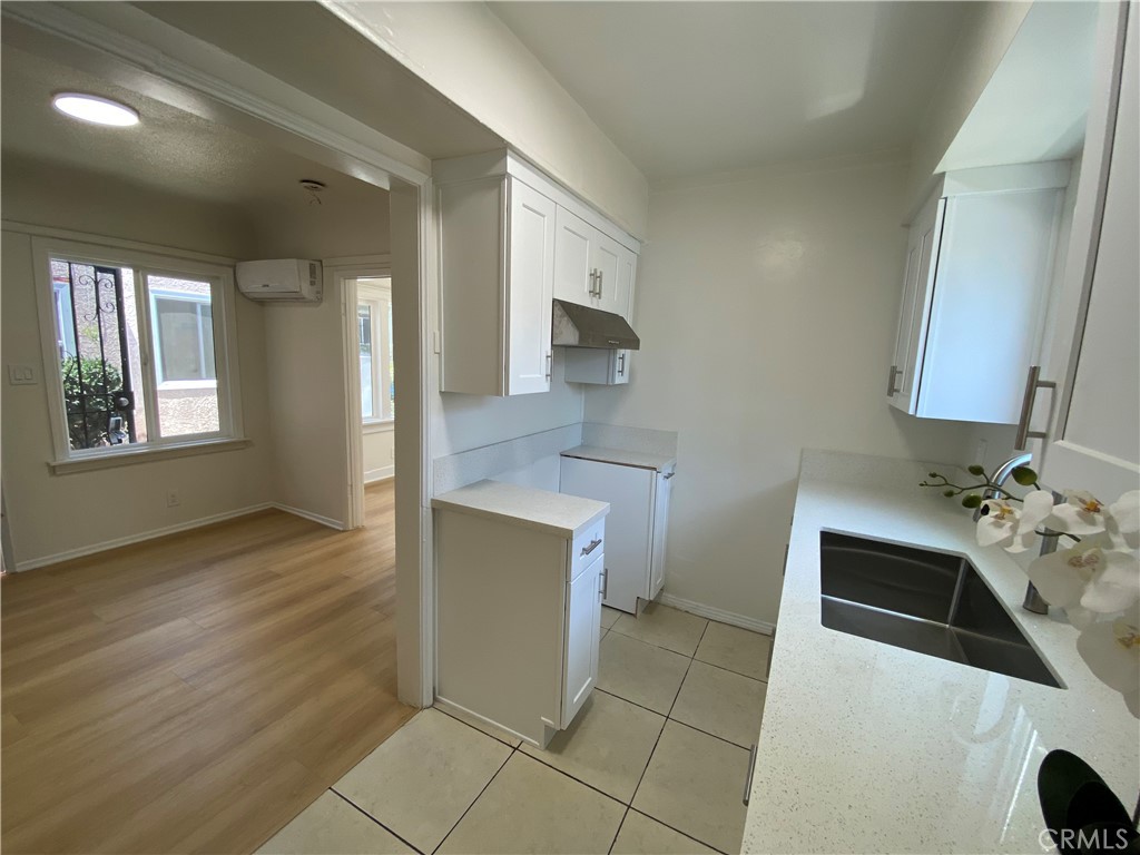 1366 W 37th Property Photo 5