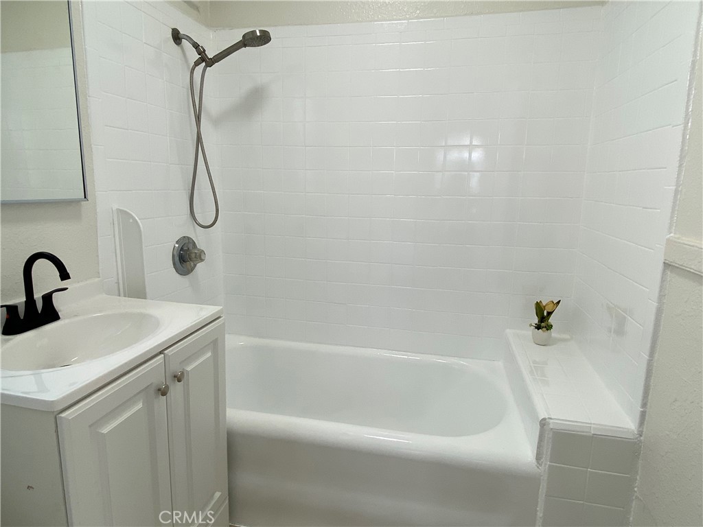 1366 W 37th Property Photo 9