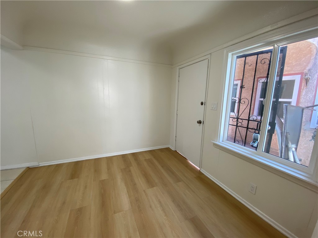 1366 W 37th Property Photo 10